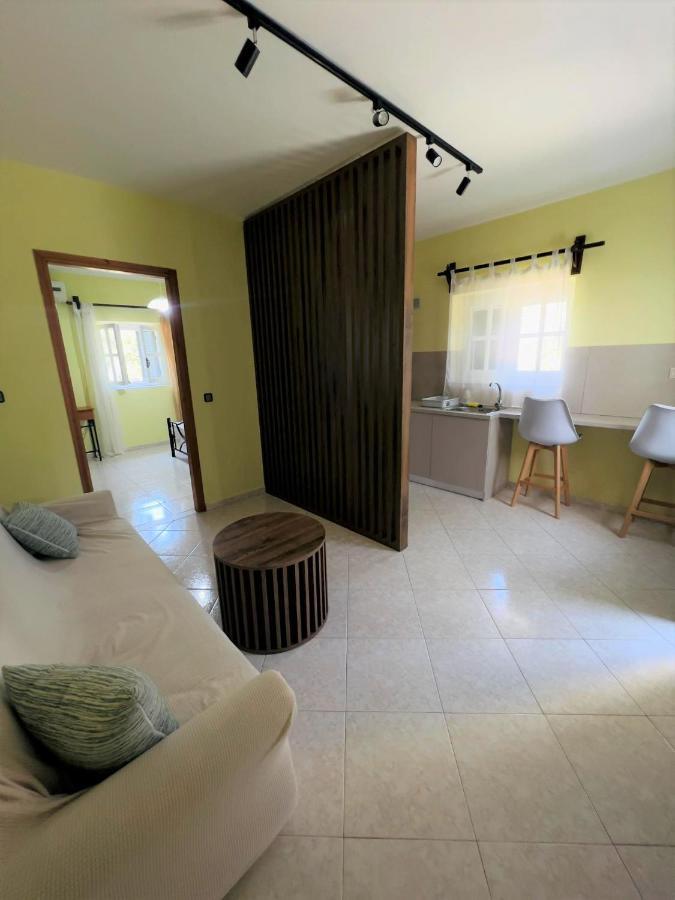 Appartement Ranias Case Dell Olivetto à Gaios Extérieur photo